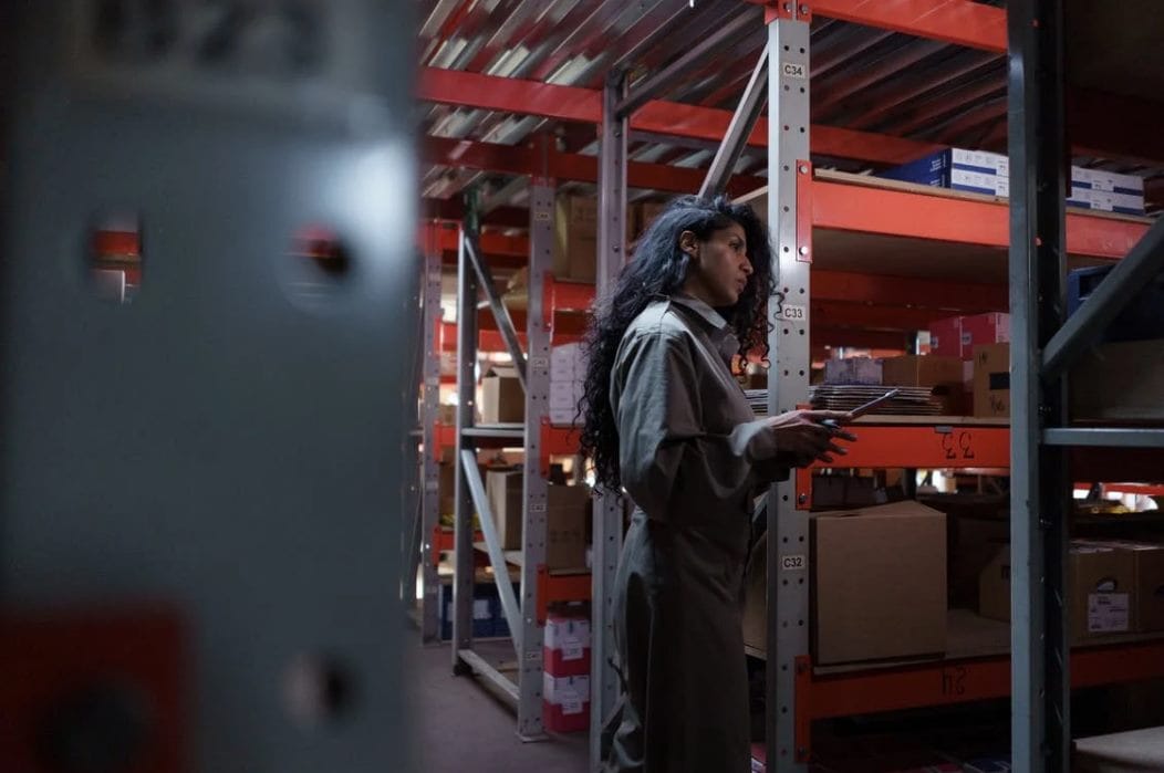 woman wearing gray uniform inside the warehouse ·